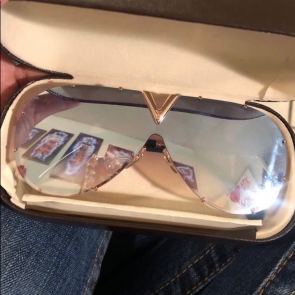 Reposh Authentic LV glasses